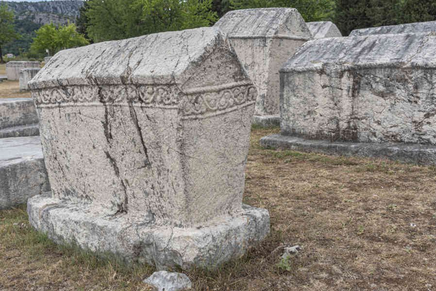 Bosnia y Herzegovina - Stolac - necrópolis de Radimlja - tumbas Stecci 17.jpg